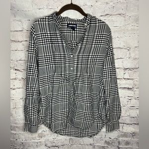 Size 4 Lands End black plaid long sleeve half button front top